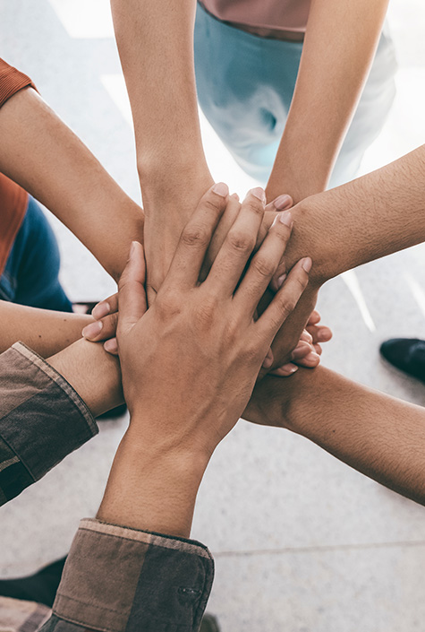 Mani che si uniscono